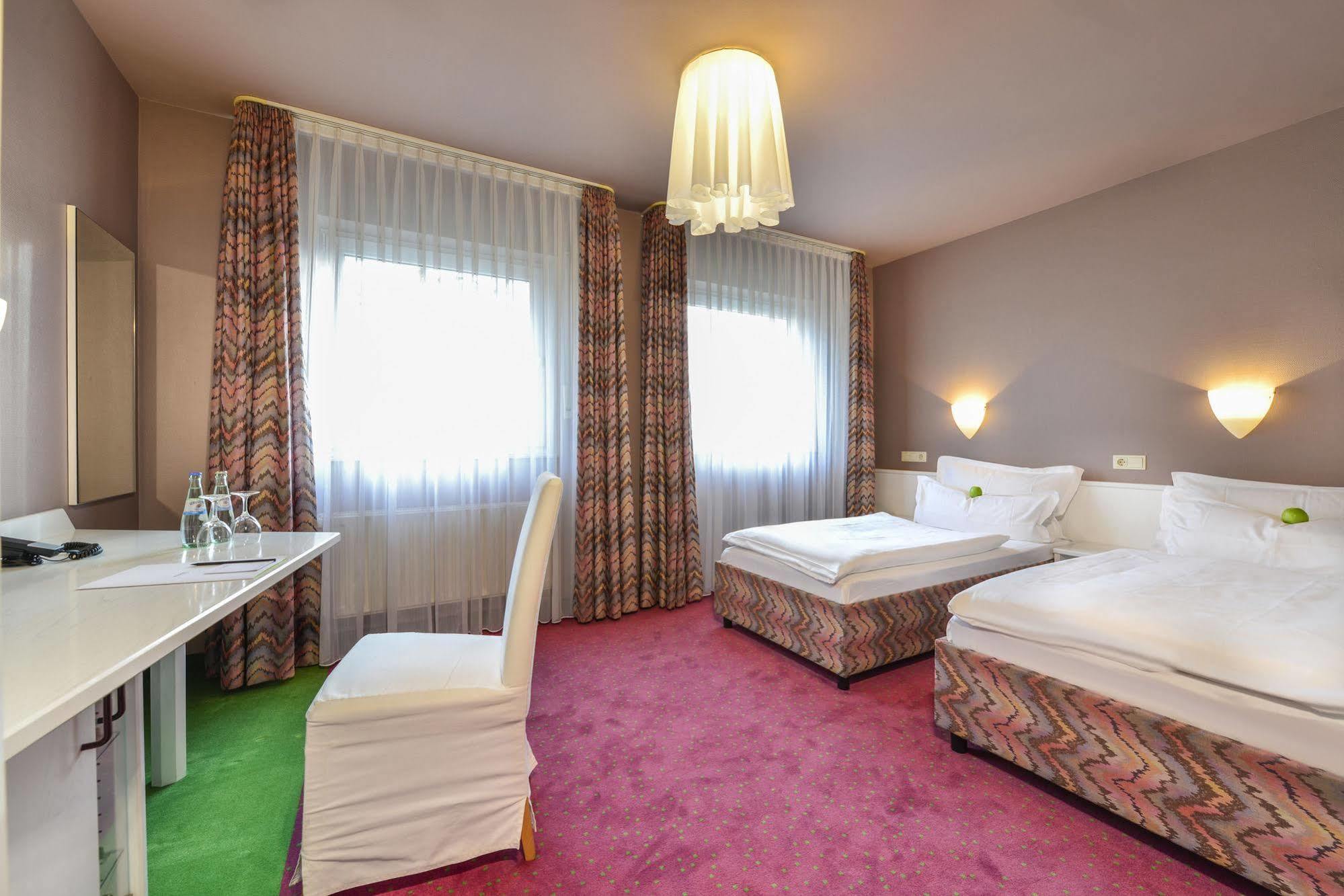 Airport Hotel By The New Yorker Kolonia Zewnętrze zdjęcie