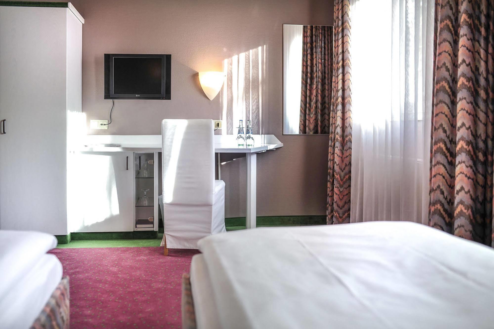 Airport Hotel By The New Yorker Kolonia Zewnętrze zdjęcie