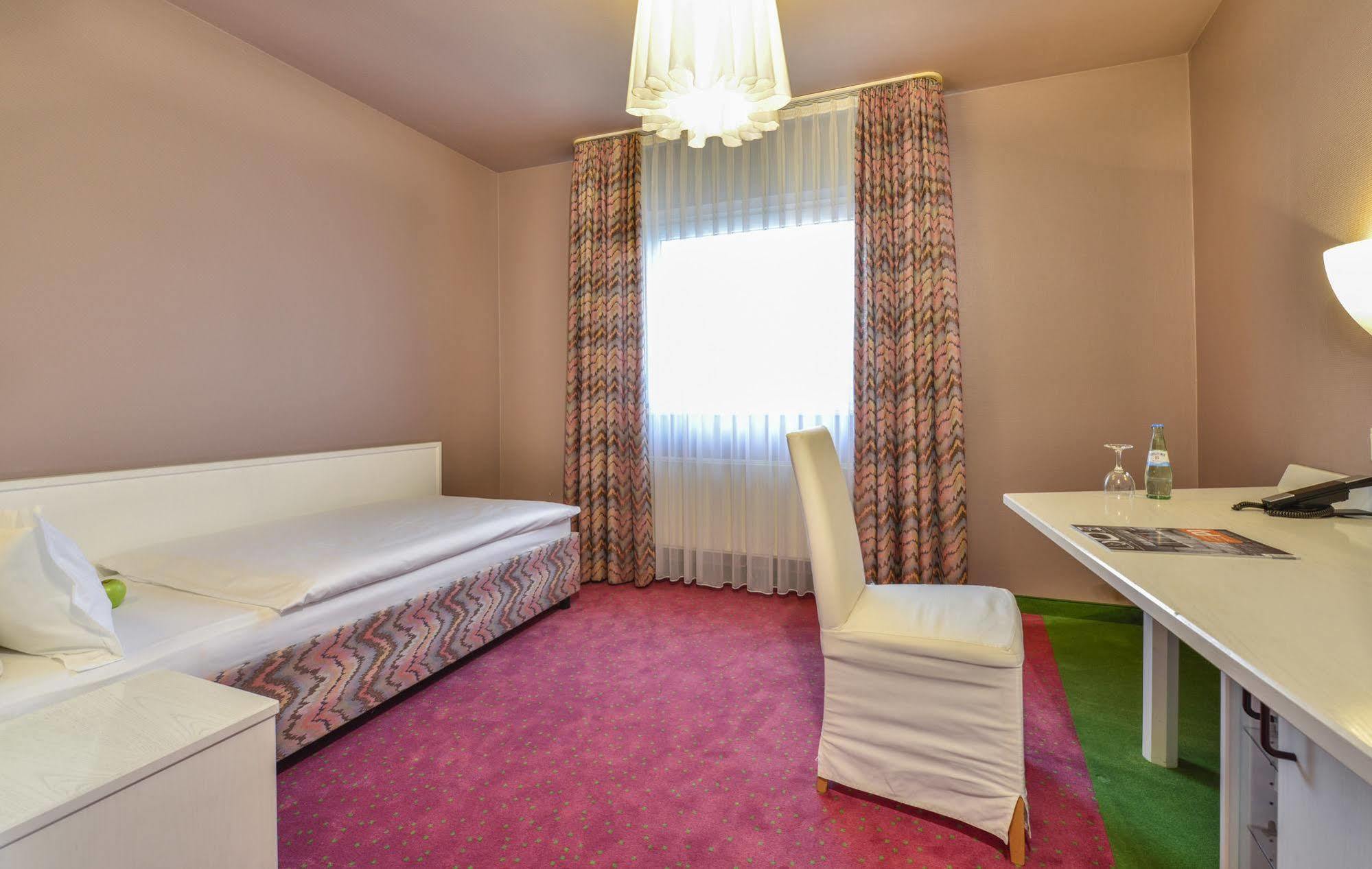 Airport Hotel By The New Yorker Kolonia Zewnętrze zdjęcie